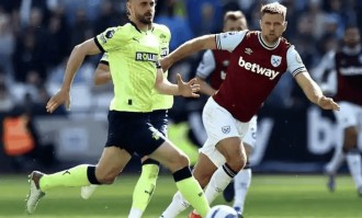 德甲中游卡位战！弗赖堡主场不败金身迎战科隆，防线漏洞对决谁能取胜？