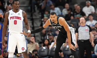 文班亚马38+16坎宁安26分 马刺胜活塞