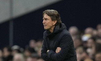 从欧联杯冠军到英超保级队，弗兰克“害惨了”托特纳姆人 | 足坛狠人