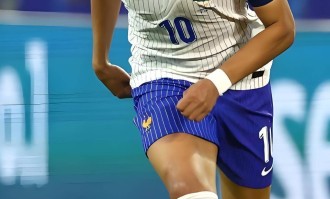 随着巴萨2-1绝杀，马竞1-0，贝蒂斯2-2绝平黄潜，西甲积分榜如下