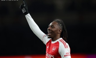 两套主力班底保证阿森纳比赛强度，塔帅正在争冠路上飞奔