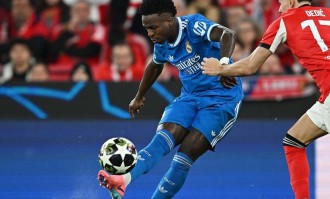 威尼修斯一脚世界波，把穆里尼奥踢上了看台。皇马这次算是在光明球场，把20天前的那笔账给清了