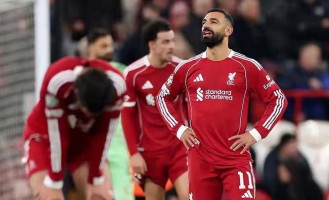 欧冠小组赛第五轮利物浦主场1-4惨败埃因霍温，迎来三连败困境