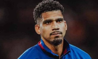 巴萨副队长阿劳霍“消失”33天后重返训练场，6000名球迷现场见证